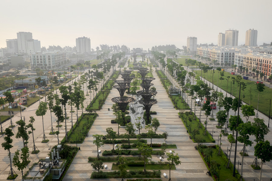 Toàn cảnh quảng trường biển Sầm Sơn.