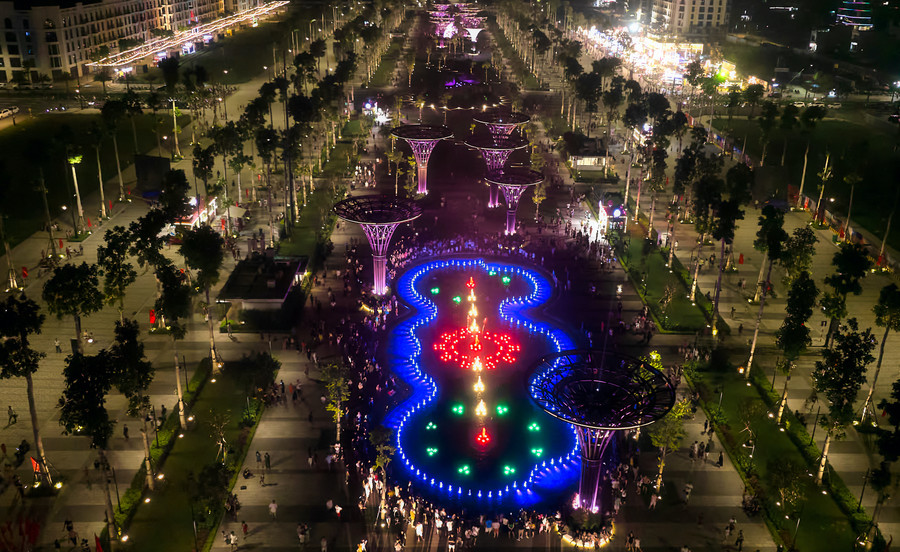 Công trình quảng trường biển Sầm Sơn đưa vào hoạt động sẽ tăng sức hấp dẫn cho du lịch, thu hút du khách đến thành phố Sầm Sơn.