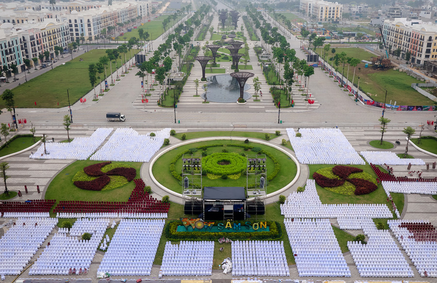 Mọi công tác chuẩn bị cho đêm khai mạc Lễ hội du lịch biển Sầm Sơn 2024 và khánh thành Quảng trường biển, trục cảnh quan lễ hội TP Sầm Sơn đang được hoàn thiện để sẵn sàng chào đón khách du lịch.