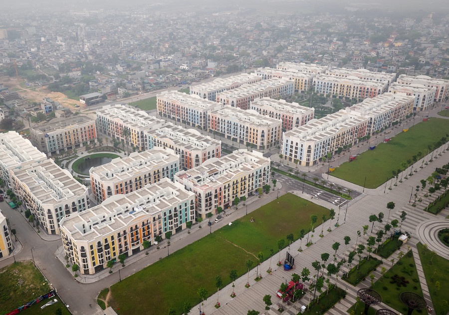 Theo thiết kế, quảng trường biển rộng 2ha, sức chứa khoảng 10.000 người. Diện tích sử dụng đất (gồm cả quảng trường biển và trục cảnh quan lễ hội TP Sầm Sơn) là 15,286ha.