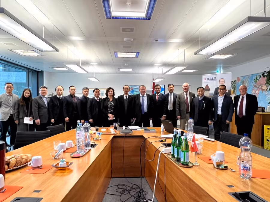 Trường Đại học Kinh tế và QTKD làm việc với tập đoàn giáo dục Benedict của Thụy Sĩ và ký kết Biên bản ghi nhớ hợp tác đào tạo với Trường Kinh doanh và Quản lý Khách Sạn B.H.M.S.