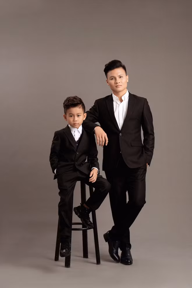 Quảng Hải ghi dấu ấn bởi những pha bóng đẹp mắt trên sân cỏ.