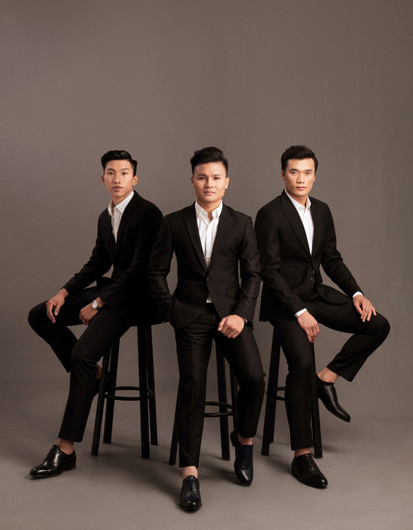 Trong bộ ảnh đầu tiên của dự án Tự hào Việt Nam, 3 cầu thủ Bùi Tiến Dũng, Quang Hải, Văn Hậu thể hiện hình ảnh lịch lãm của các quý ông.