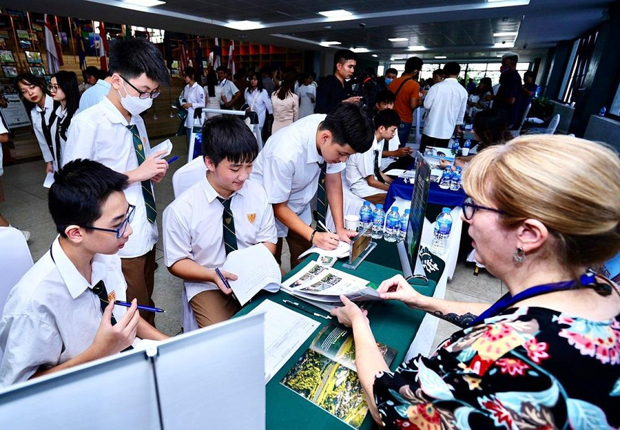 Triển lãm cung cấp nhiều thông tin bổ ích cho khách mời tham dự. Triển lãm cung cấp nhiều thông tin bổ ích cho khách mời tham dự.