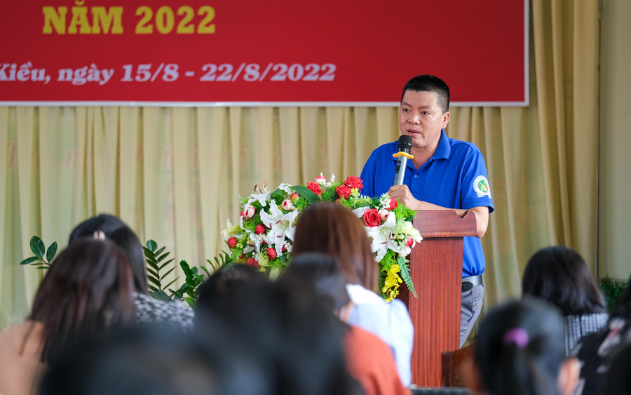 Thầy Lê Nguyên Chương, Phó Hiệu trưởng Trường Tiểu học Mạc Đĩnh Chi, quận Ninh Kiều họp chỉ đạo chuyên môn trước năm học mới. Thầy Lê Nguyên Chương, Phó Hiệu trưởng Trường Tiểu học Mạc Đĩnh Chi, quận Ninh Kiều họp chỉ đạo chuyên môn trước năm học mới.
