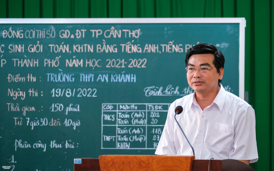 Ông Trần Thanh Bình, Giám đốc Sở GD&amp;ĐT TP Cần Thơ phát biểu tại Kỳ thi chọn học sinh giỏi Toán, KHTN bằng Tiếng Anh, Tiếng Pháp cấp thành phố năm học 2021-2022