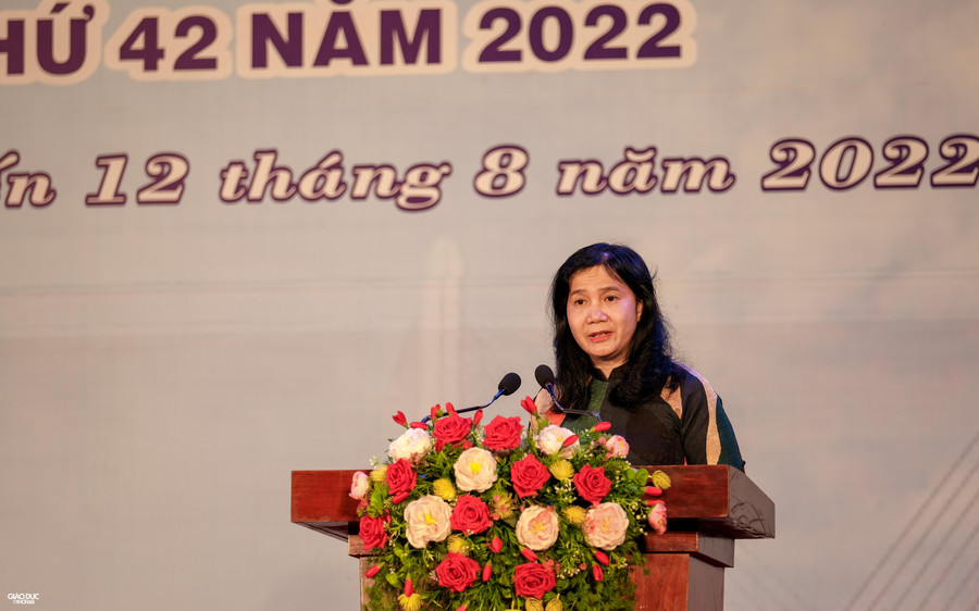 Bà Đào Thị Thanh Thúy - Phó Giám đốc Sở Văn hóa, Thể thao và Du lịch TP Cần Thơ phát biểu khai mạc Hội thi Hoạt động tuyên truyền lưu động TP Cần Thơ lần thứ 42.