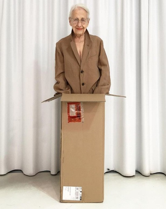 cu-ba-95-tuoi-tro-thanh-bieu-tuong-thoi-trang-4