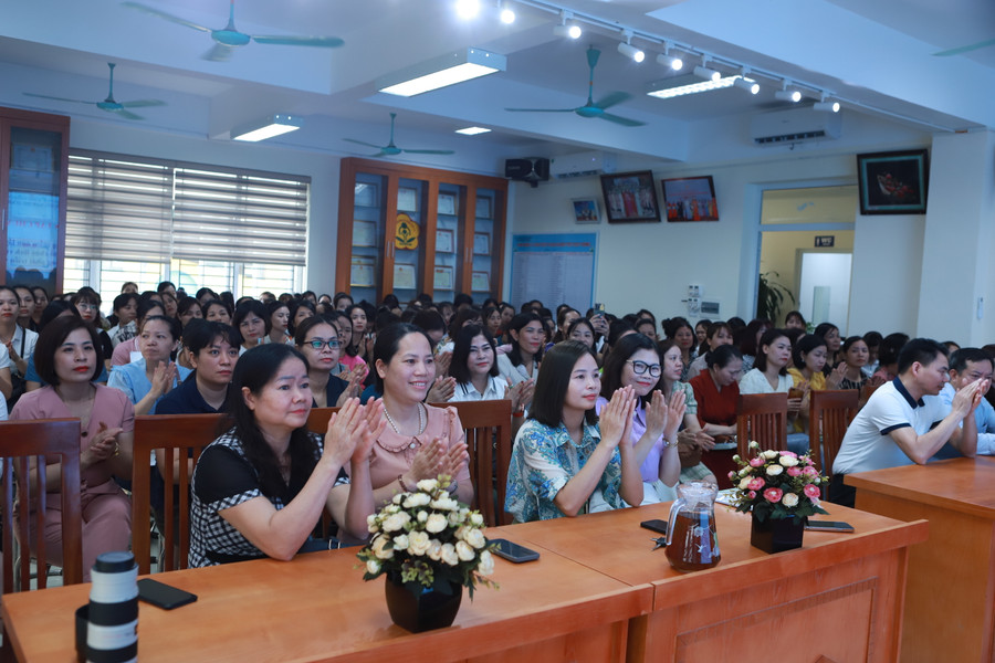 Trưởng Phòng GD&amp;ĐT Hoài Đức Vương Văn Lâm phát biểu tại buổi kiến tập chuyên đề.