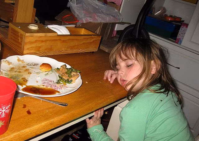 Trời đánh tránh bữa ăn, thế mà cơn buồn ngủ lại ập tới - Hình 8