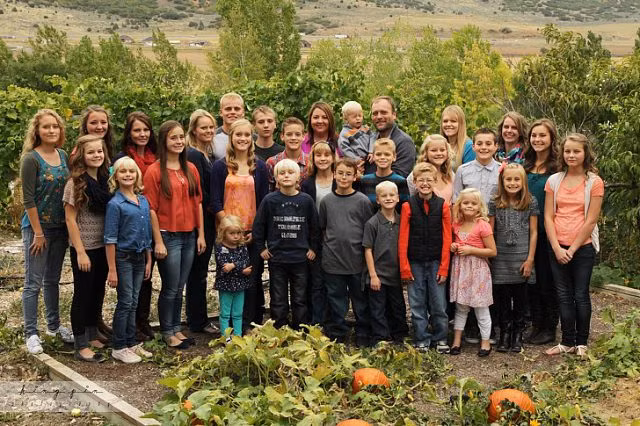 Cuộc sống hạnh phúc, đáng ngưỡng mộ của một ông chồng sống chung với 5 bà vợ - Hình 24