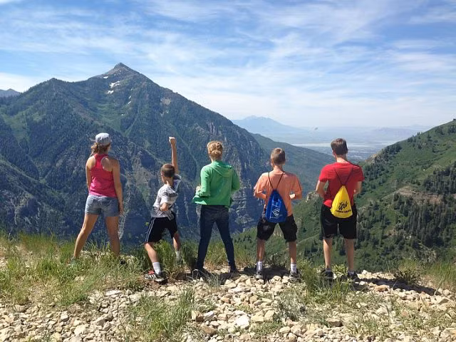 Cuộc sống hạnh phúc, đáng ngưỡng mộ của một ông chồng sống chung với 5 bà vợ - Hình 18