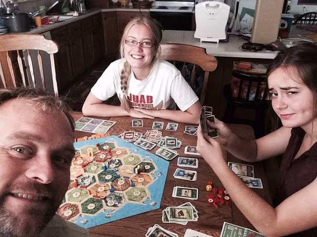 Cuộc sống hạnh phúc, đáng ngưỡng mộ của một ông chồng sống chung với 5 bà vợ - Hình 19