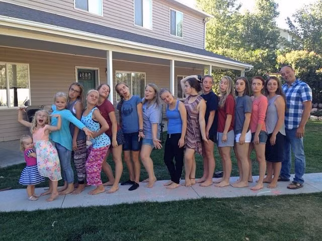 Cuộc sống hạnh phúc, đáng ngưỡng mộ của một ông chồng sống chung với 5 bà vợ - Hình 5