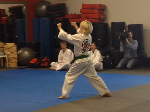 Cuộc sống hạnh phúc, đáng ngưỡng mộ của một ông chồng sống chung với 5 bà vợ - Hình 22