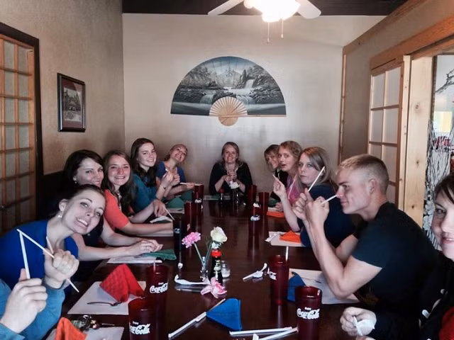 Cuộc sống hạnh phúc, đáng ngưỡng mộ của một ông chồng sống chung với 5 bà vợ - Hình 10