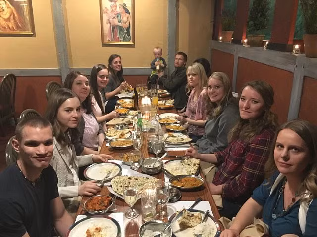 Cuộc sống hạnh phúc, đáng ngưỡng mộ của một ông chồng sống chung với 5 bà vợ - Hình 9