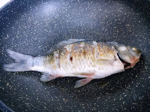 Không ngờ khi kết hợp nguyên liệu này món canh cá lại trở nên ngon như vậy! ảnh 2