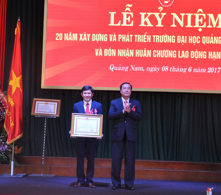 Trường ĐH Quảng Nam: Kỷ niệm 20 năm ngày thành lập và đón nhân Huân chương Lao động hạng Nhì ảnh 1