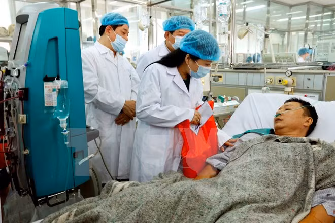 Đình chỉ công tác Giám đốc BVĐK tỉnh Hòa Bình