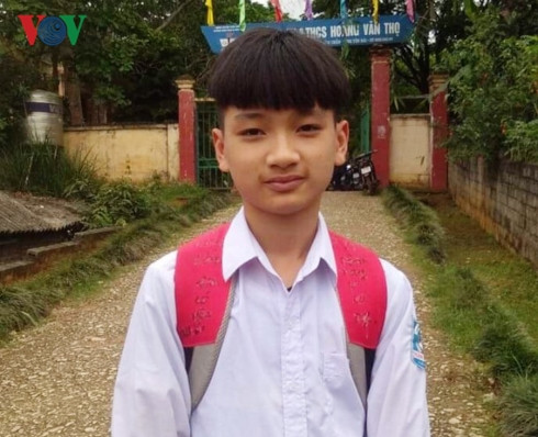 khen thuong hoc sinh lop 7 dung cam cuu em nho duoi nuoc hinh 1