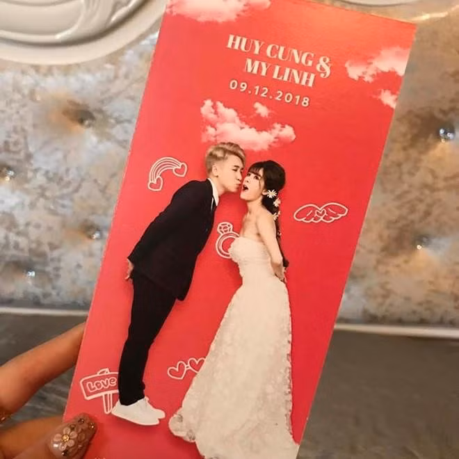 Nhung kieu thiep cuoi doc dao, lam 