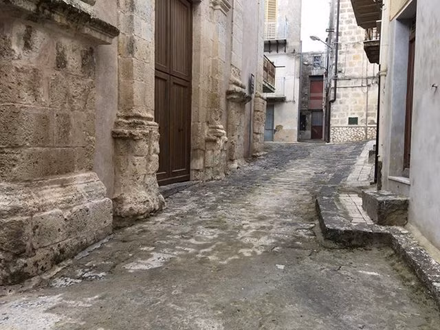 Hạ giá còn chưa đầy 30 nghìn đồng nhưng nhiều ngôi nhà nơi đây vẫn chưa bán được - 5 Hạ giá còn chưa đầy 30 nghìn đồng nhưng nhiều ngôi nhà nơi đây vẫn chưa bán được - 5