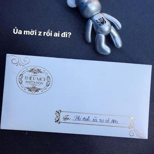 Mời bạn đi đám cưới nhưng còn cố tình nhắc cho người ta nhớ đến "sự cô đơn" của họ thì người viết tấm thiệp này đúng thật "quá đáng". Ảnh: Phi Anh. Nhung kieu thiep cuoi doc dao, lam