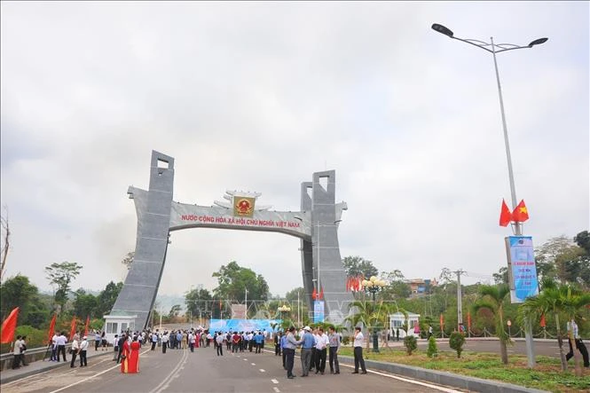 Khánh thành Quốc môn - Cửa khẩu Quốc tế Lệ Thanh ở Gia Lai