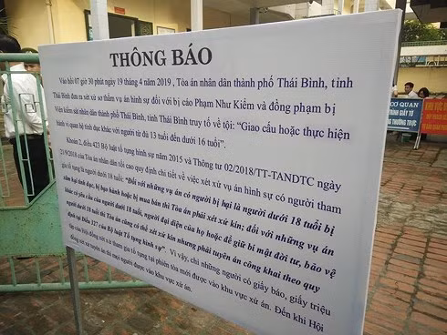 Vụ nữ sinh THCS bị xâm hại tập thể ở Thái Bình: Tòa dán thông báo xử kín ảnh 2 Vụ nữ sinh THCS bị xâm hại tập thể ở Thái Bình: Tòa dán thông báo xử kín ảnh 2