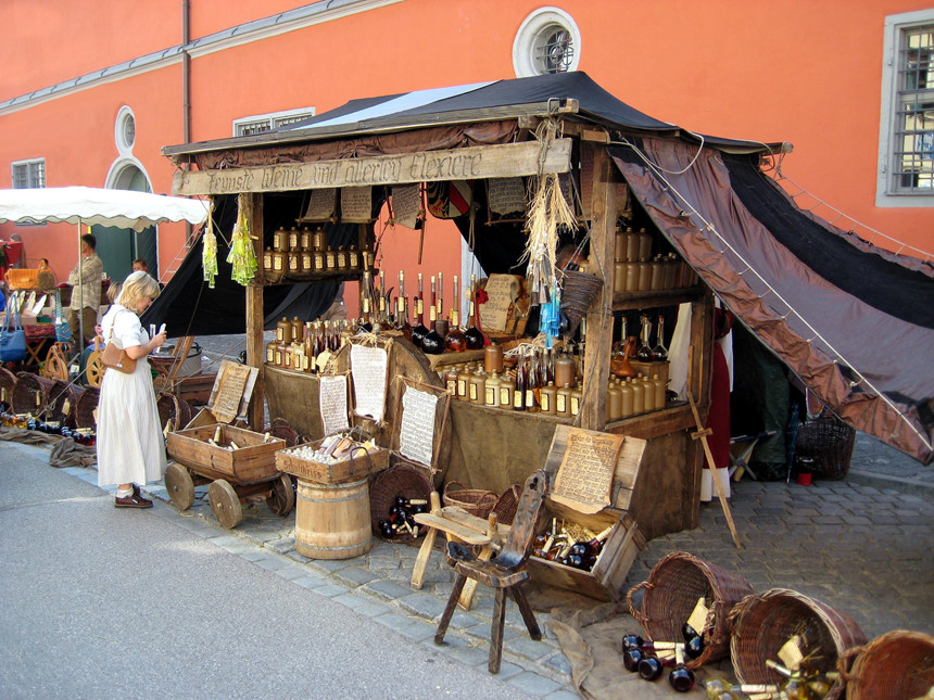 Về cơ bản, những viên kim cương rất nhỏ, chỉ như hạt bụi. Viên to nhất có kích cỡ khoảng 0,3 mm. Do đó, hơn 72.000 tấn kim cương ở Nordlingen chỉ có giá trị về khoa học, không có giá trị về kinh tế. Ảnh:Dreamstime. Thi tran co 72.000 tan da chua kim cuong o Duc hinh anh 6