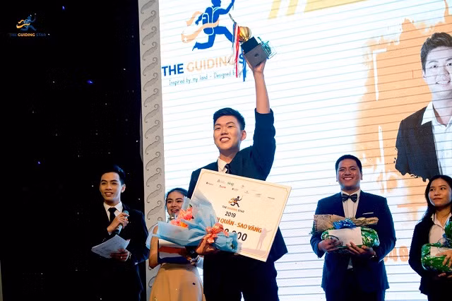 Quán Biêu, sinh viên khoa Du lịch khóa 15 trường Đại học Hoa Sen giây phút đăng quang The Guiding Star 2019