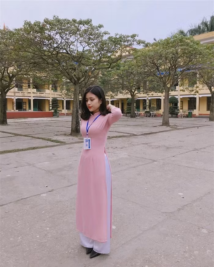 Nhung co giao 9x bong dung noi tieng tren mang sau buc anh chup len cua hoc sinh, phu huynh hinh anh 2