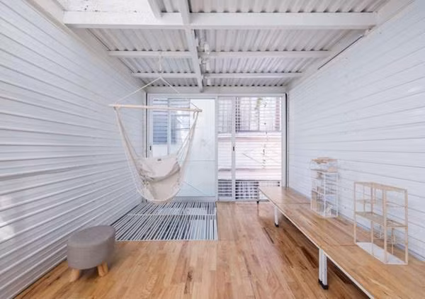 ha noi: can nha 10m2 xay khong ton 1 vien gach van dep me ly, ai nhin cung choang - 11