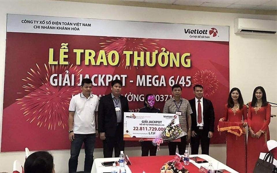 Trên đường đi lễ chùa, mua tấm vé số trúng độc đắc 22 tỷ-2
