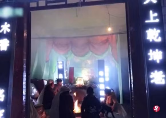 nghe am thanh la trong quan tai, ca nha bien luon dam tang thanh tiec sinh nhat - 1