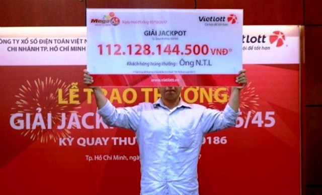 Trên đường đi lễ chùa, mua tấm vé số trúng độc đắc 22 tỷ-6