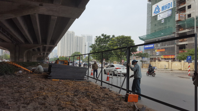 Họ thực hiện công việc khá gọn gàng, không để vật dụng bừa bãi gây mất ATGT 20190102_133724