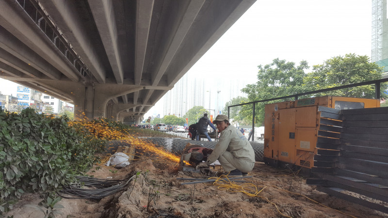 Đường Nghiêm Xuân Yên - Nguyễn Xiển được mở rộng bằng cách xén dải phân cách giữa với tổng chiều dài hơn 3 km 20190102_133738