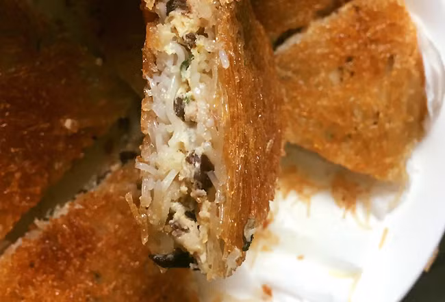 Ấm bụng ngày đông với miến chiên giòn nhân thịt