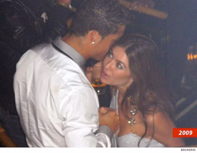 Chàng cầu thủ siêu sao sẽ phải đương đầu với phía nguyên đơn Kathryn Mayorga Chàng cầu thủ siêu sao sẽ phải đương đầu với phía nguyên đơn Kathryn Mayorga