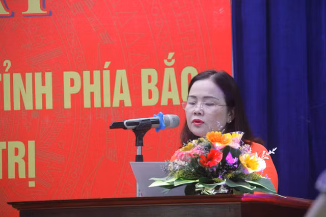 TS. Lê Thị Hương – Giám đốc Sở GD-ĐT tỉnh Quảng Trị nhấn mạnh đóng góp của các giáo viên đi B