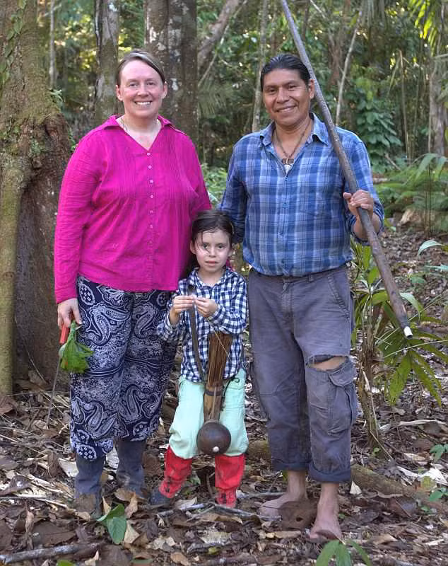 Mari cùng chồng và con gái.