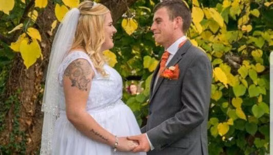 Khách mời phát hoảng vì cô dâu sinh con ngay trong hôn lễ