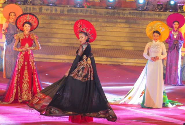 Mỗi vẻ đẹp của tà áo dài đều có một sức hấp dẫn, cuốn hút, riêng biệt