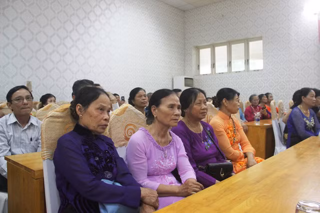 Các giáo viên ngày ấy nay tuổi đã cao