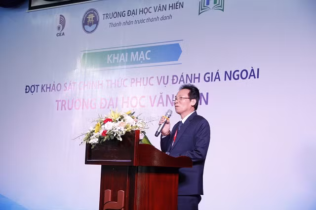 PGS.TS Lê Văn Anh, nguyên Phó giám đốc Đại học Huế, Trưởng đoàn đánh giá, phát biểu.