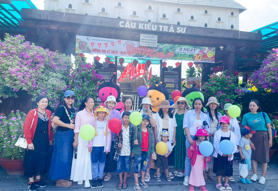 Điểm du lịch sinh thái Rừng tràm Trà Sư đã đón hơn 6.000 lượt khách trong 4 ngày 27- 30/4 trong dịp lễ năm nay. Ảnh: Hoàng Ân. Điểm du lịch sinh thái Rừng tràm Trà Sư đã đón hơn 6.000 lượt khách trong 4 ngày 27- 30/4 trong dịp lễ năm nay. Ảnh: Hoàng Ân.