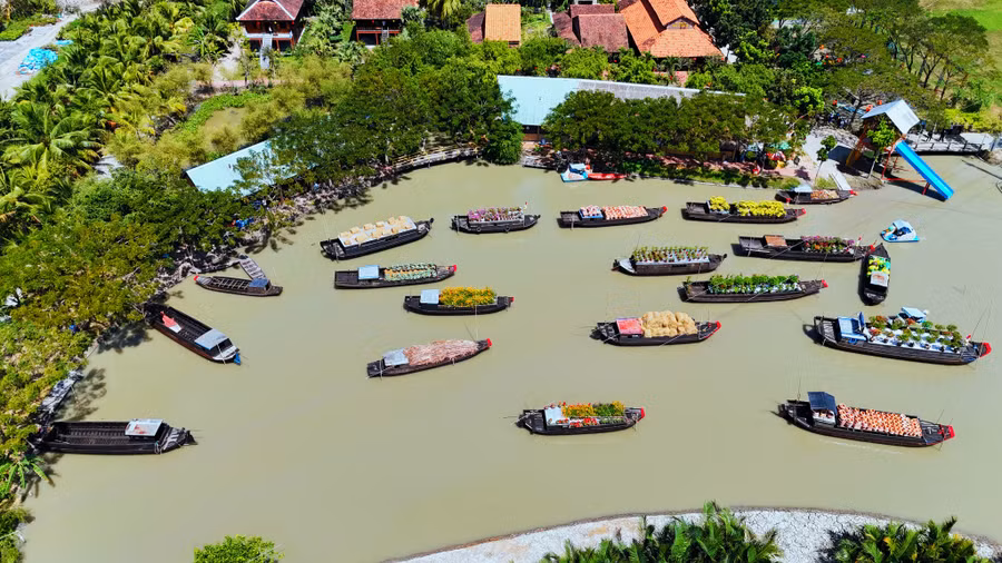 Không gian xanh mát Làng du lịch Mỹ Khánh đang hút khách trong kỳ nghỉ lễ.