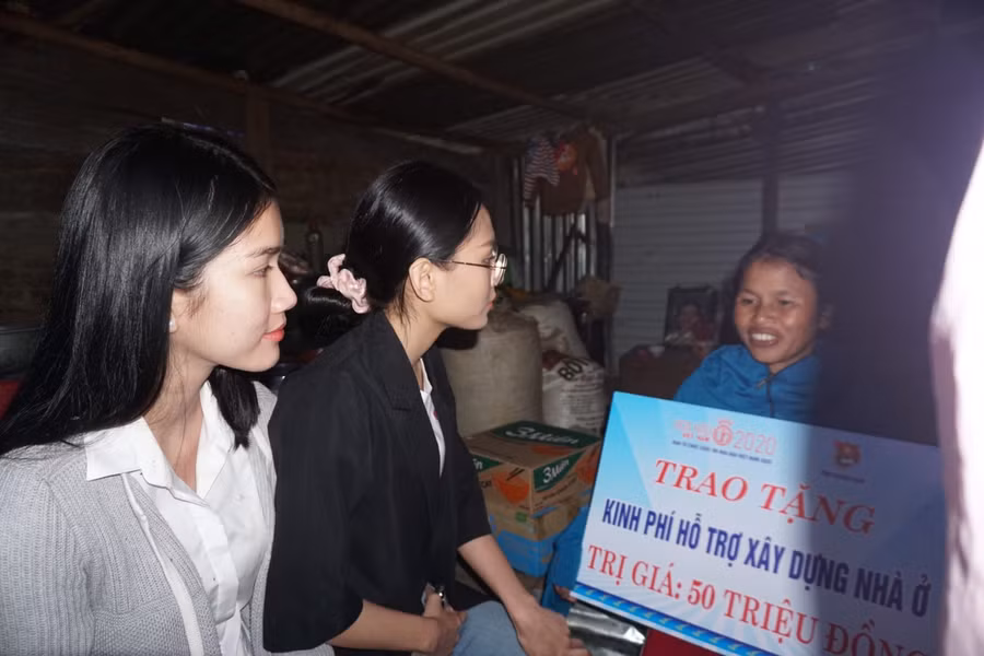 Top 3 Hoa hậu Việt Nam 2020 hỗ trợ 1 tỷ cho người dân Nam Trà My xây nhà mới ảnh 3